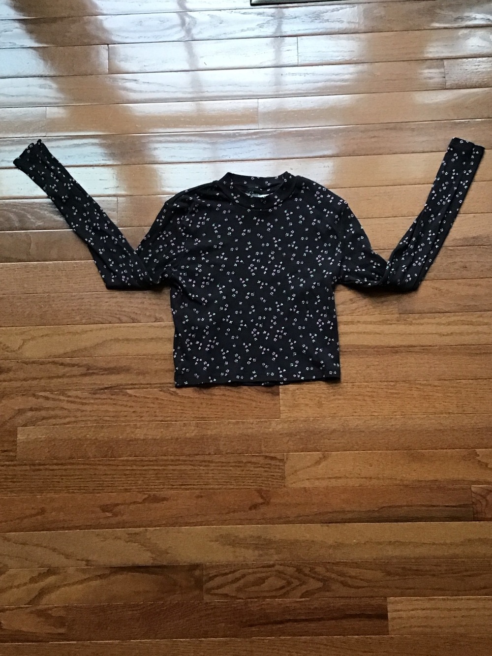 H&M Black Long-Sleeve Floral Crop Top